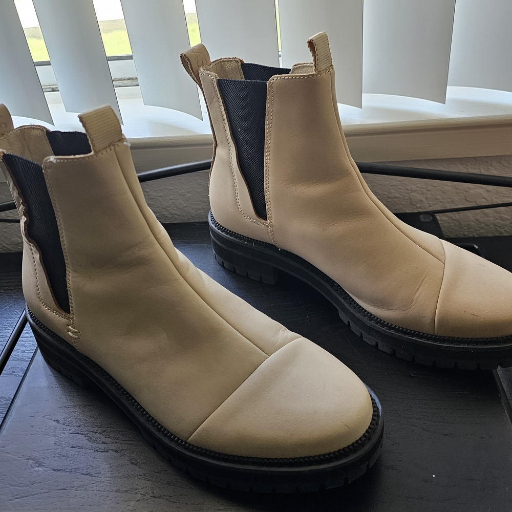 Toms Women's Tan Dakota Ankle Boots